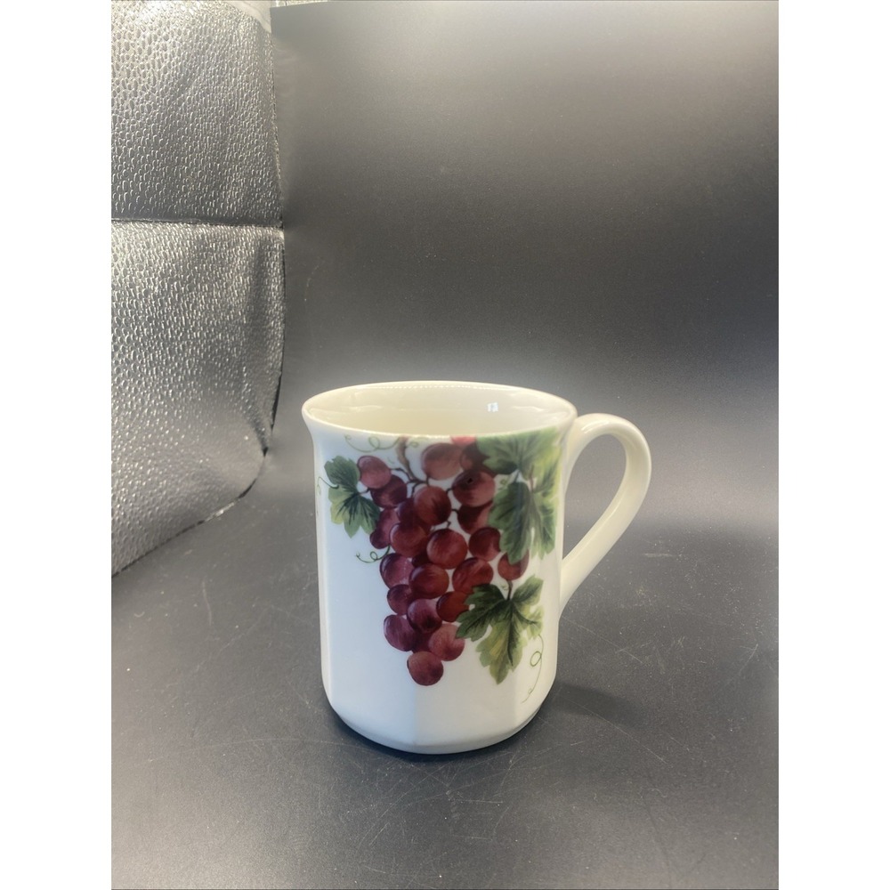 Royal Doulton Everyday Vintage Grape TC 1193 Mug 1994
